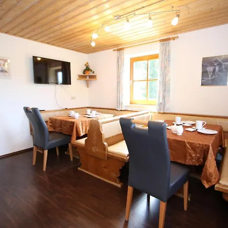 Cozy In Near Forest וואגריין